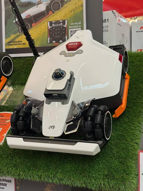 Helt ny MAMMOTION LUBA 3 AWD 1500㎡ perimetertrådfri robotgressklipper til salgs